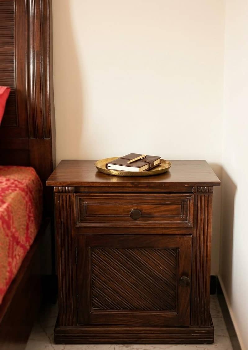 solid wood bed ans side tables 1