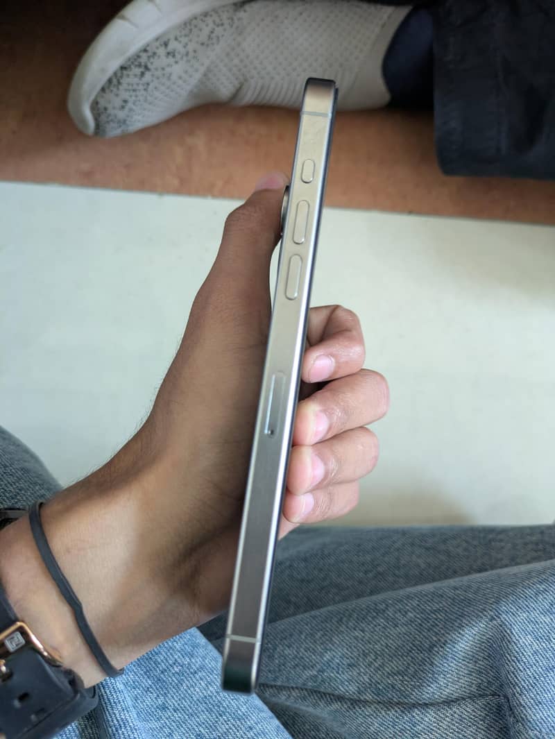 Apple iPhone 15 Pro Max 2