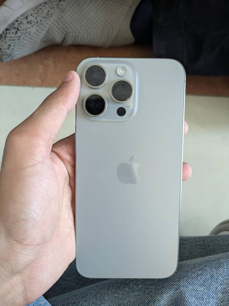 Apple iPhone 15 Pro Max 3