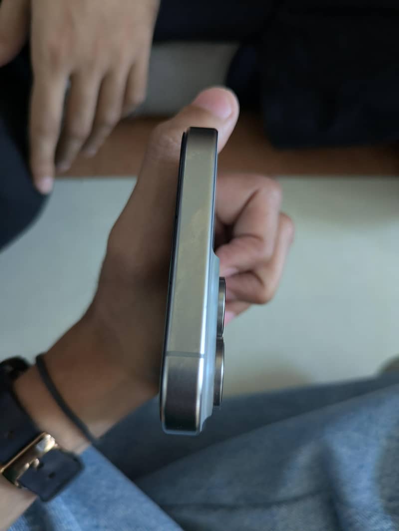 Apple iPhone 15 Pro Max 4