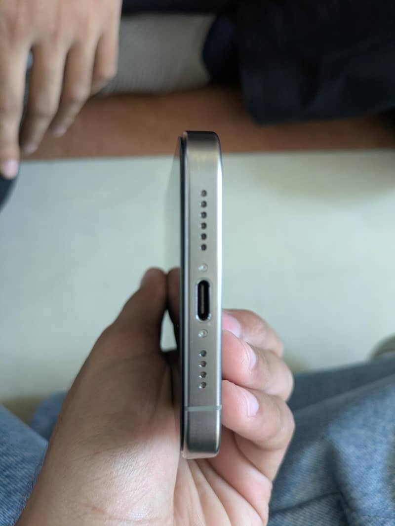 Apple iPhone 15 Pro Max 5