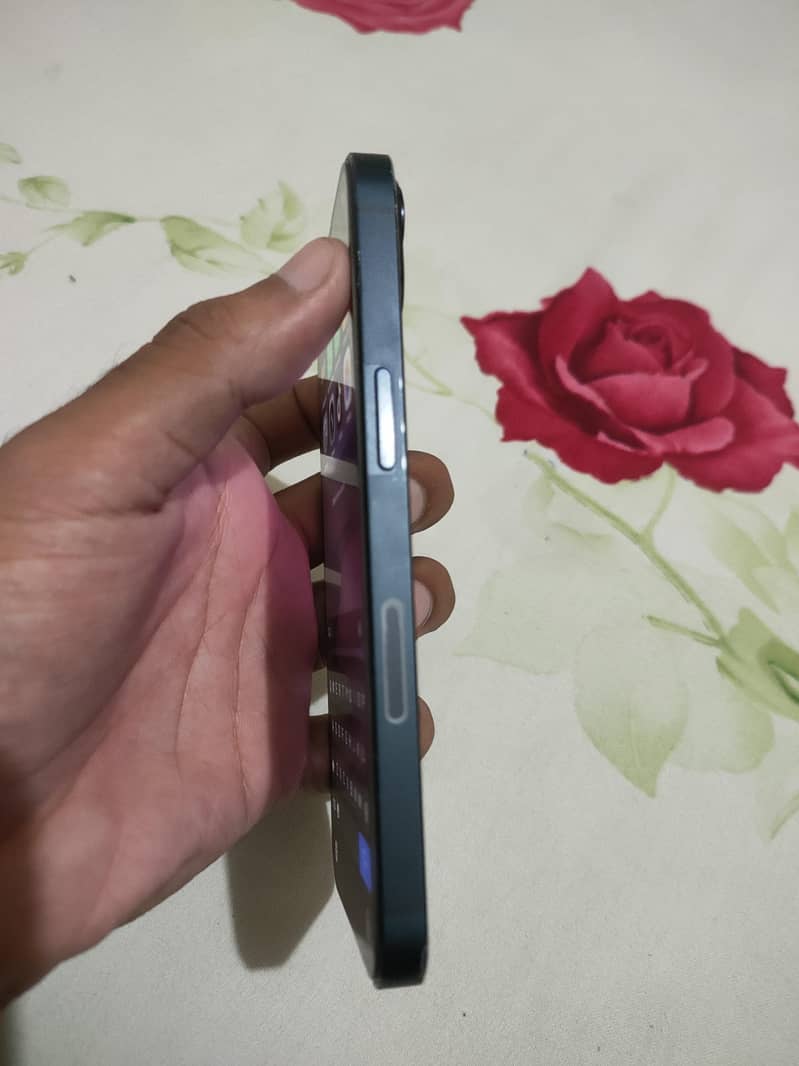 Apple iPhone 13 2