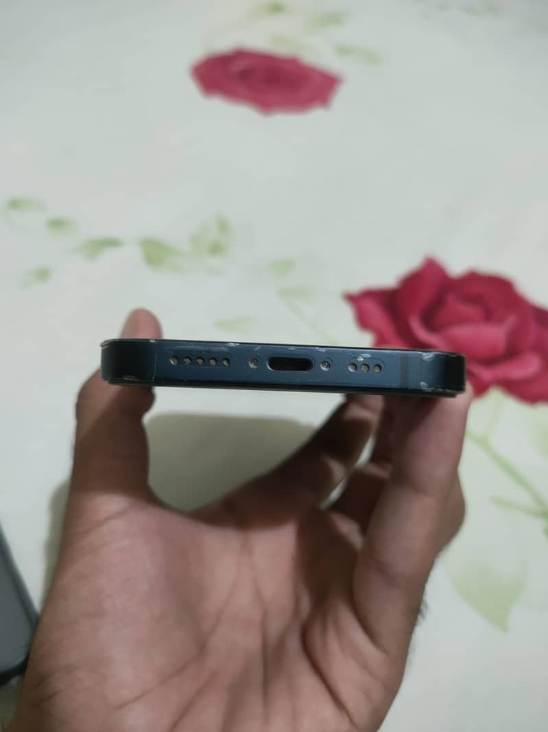 Apple iPhone 13 4