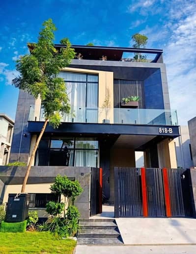 5 MARLA MODERN HOUSE FOR SALE IN DHA 9 TOWN.