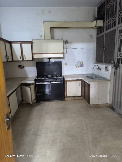 3 bedrooms & 3 upper portion D TV lounge kitchen