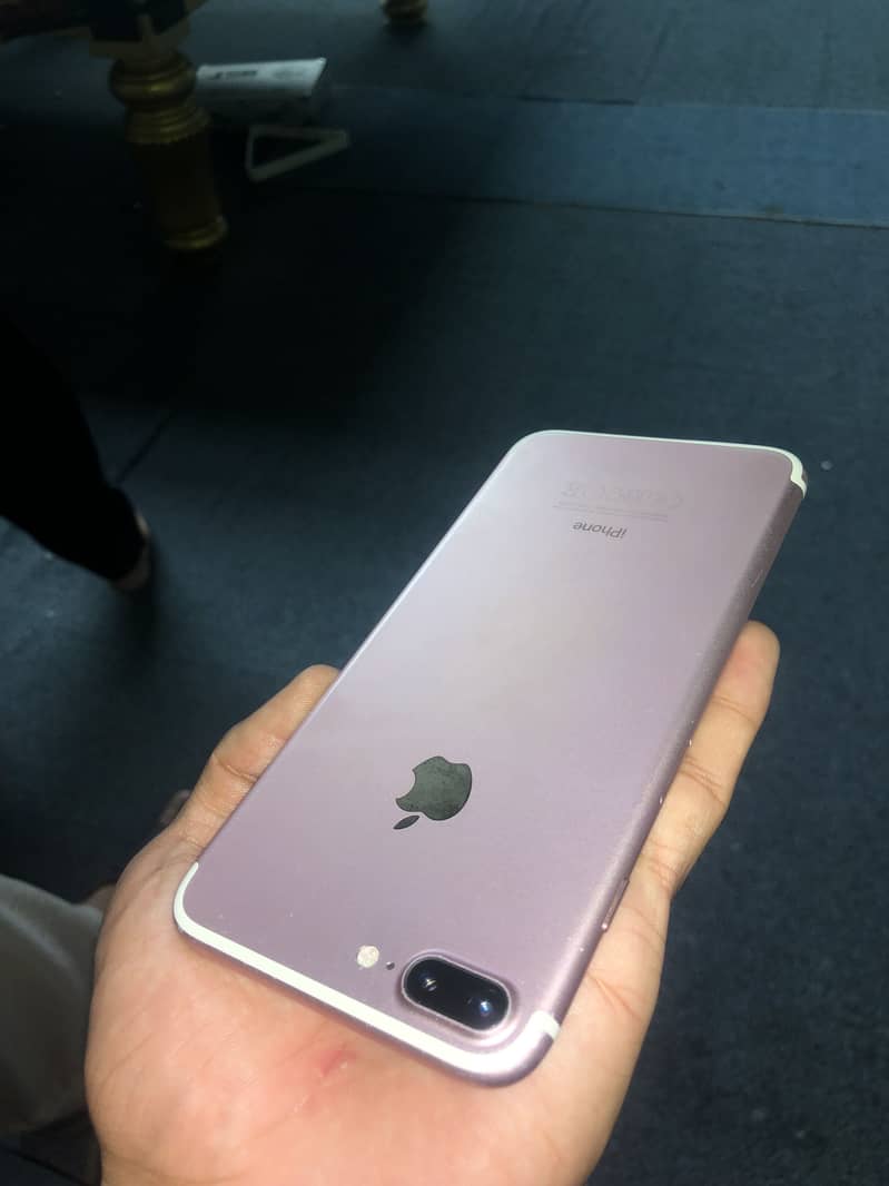 Apple iPhone 7 Plus 0