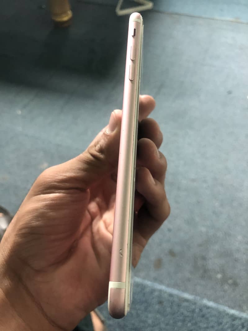 Apple iPhone 7 Plus 6