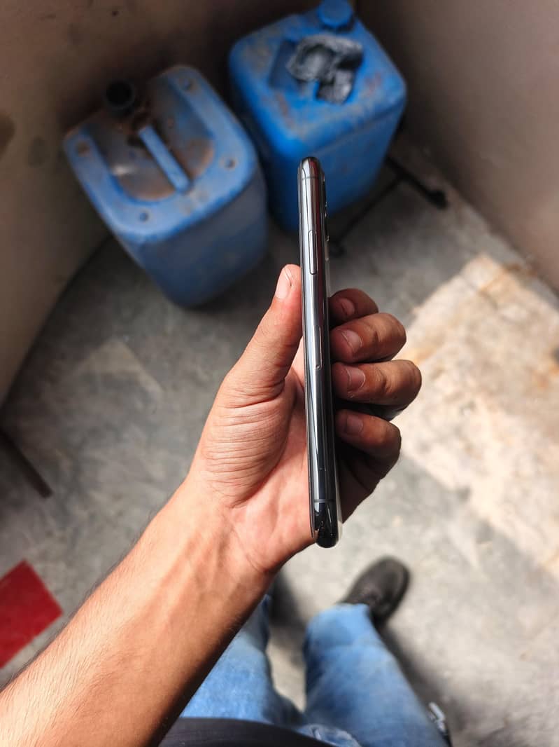 Apple iPhone 11 Pro 2