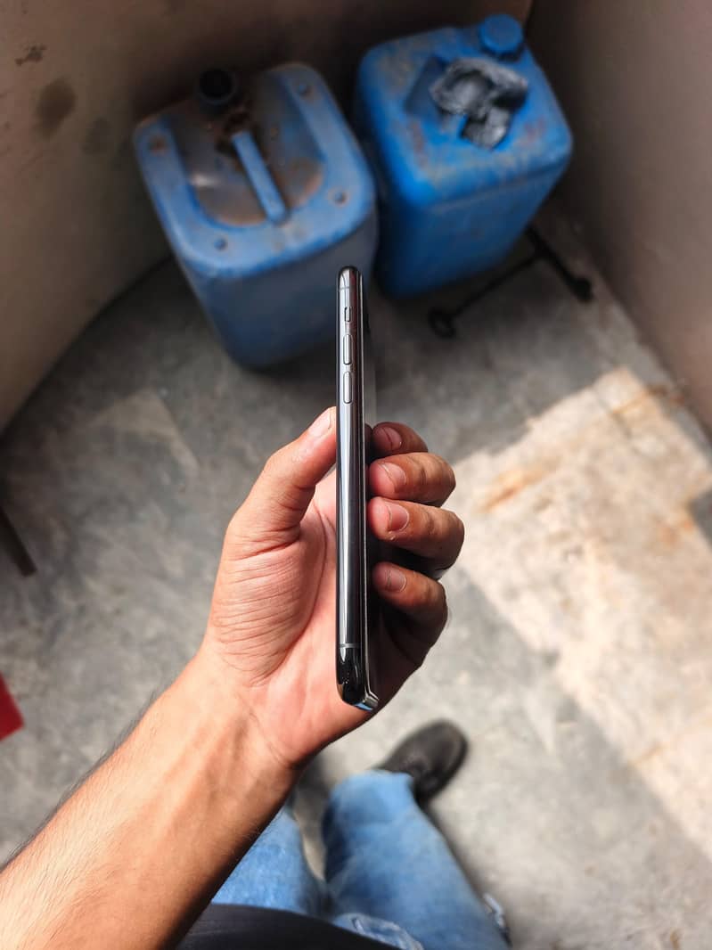 Apple iPhone 11 Pro 3