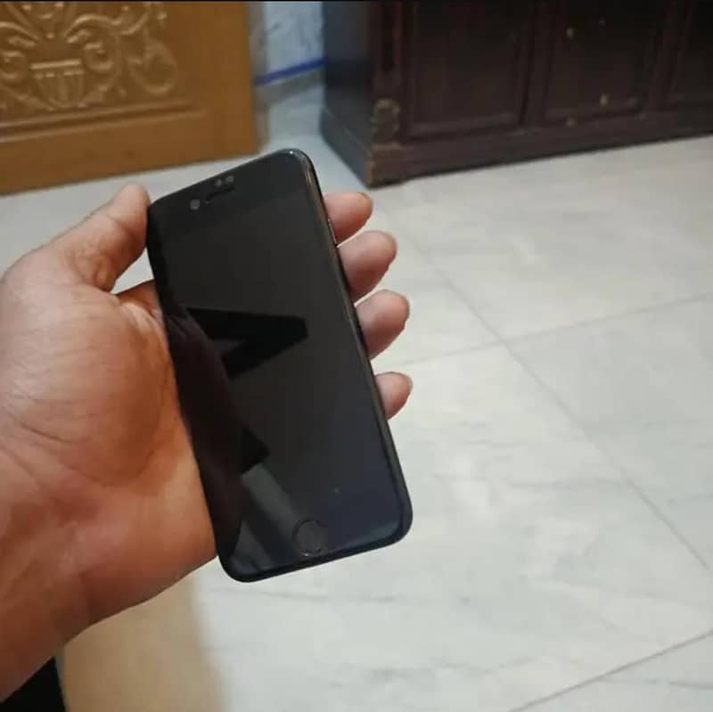 Apple iPhone 8 1