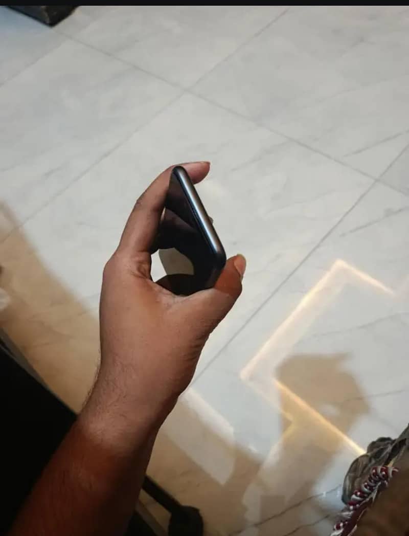 Apple iPhone 8 3