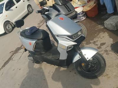 Metro T9 Sport lithium Version Available Brand New Scooty 140KM Averag