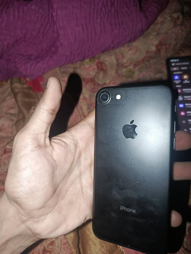 Apple iPhone 7 0