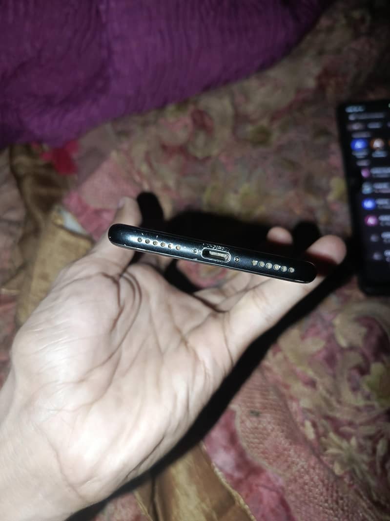 Apple iPhone 7 2