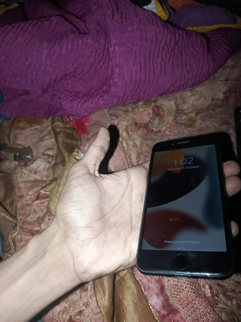 Apple iPhone 7 4