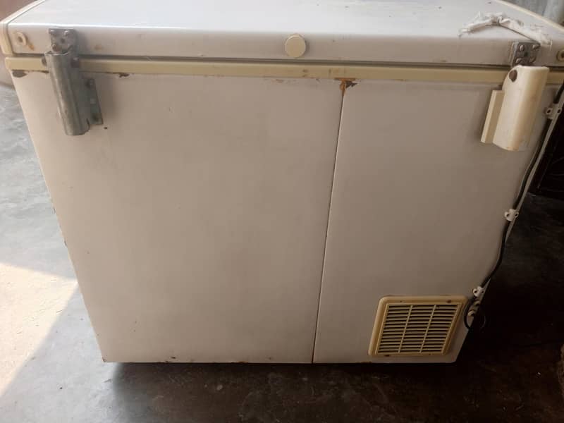 Single Door Deep Freezer – 9/10 Condition 4