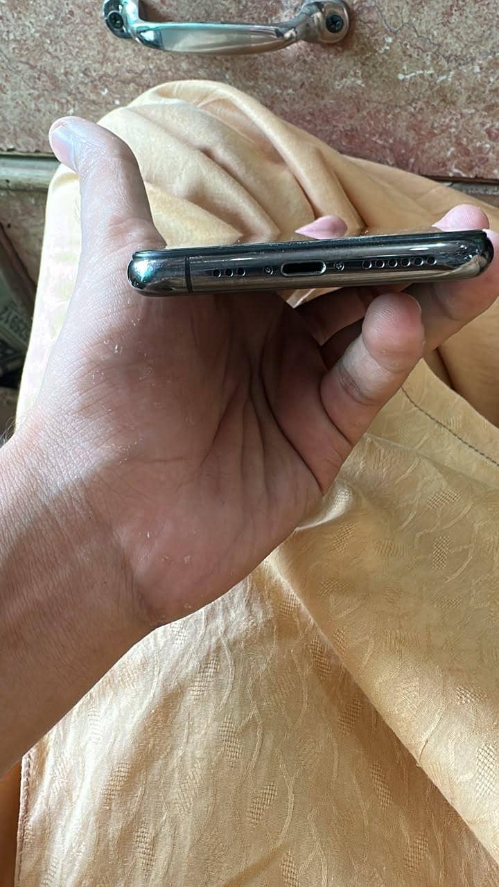 Apple iPhone 11 Pro 2