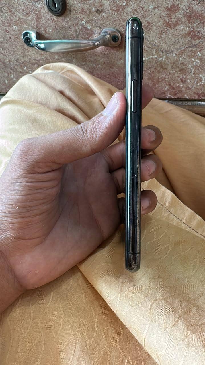 Apple iPhone 11 Pro 3