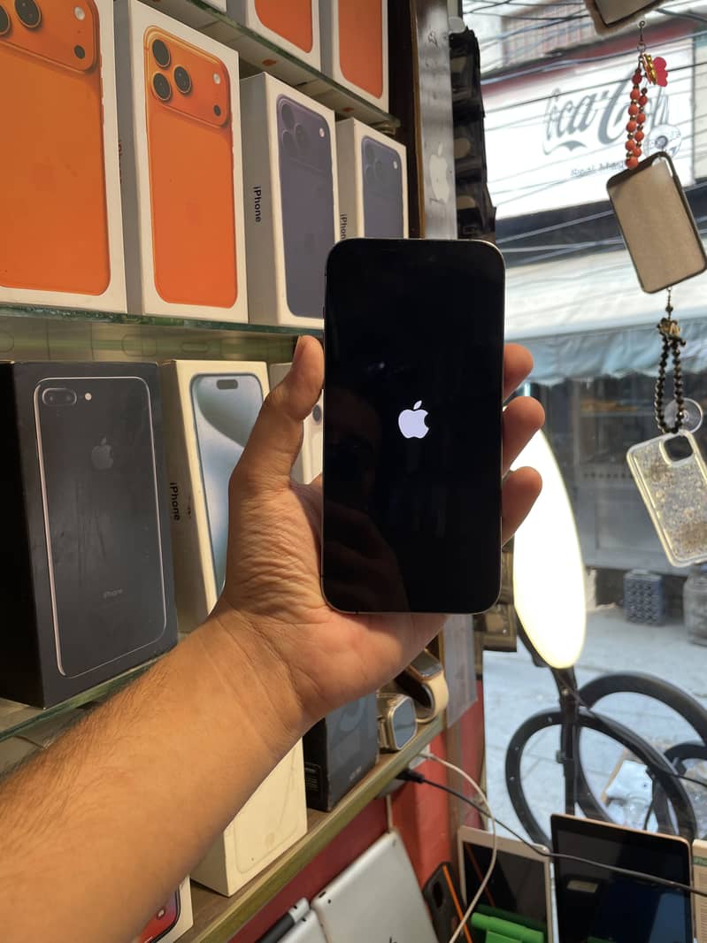 Apple iPhone 14 Pro Max 1