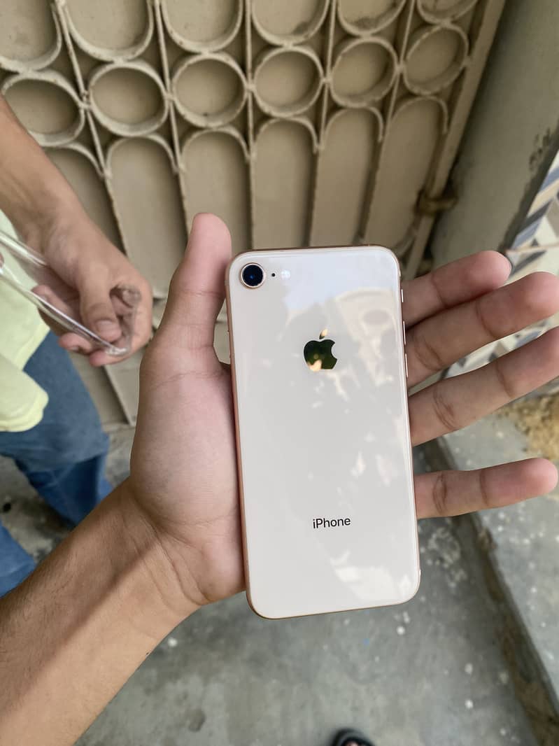 Apple iPhone 8 1