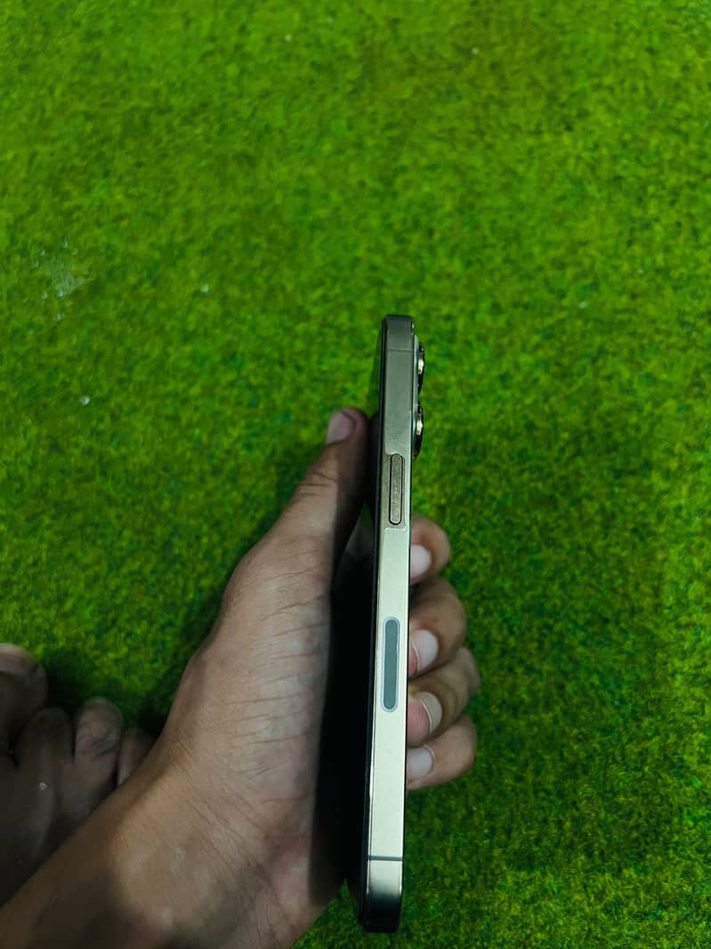 Apple iPhone 13 Pro 2