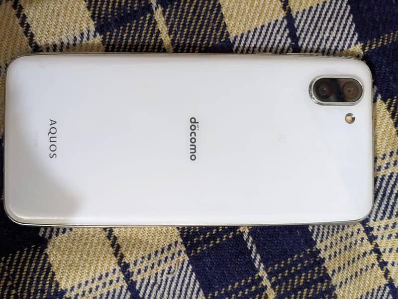 Sharp Aquos R2 0
