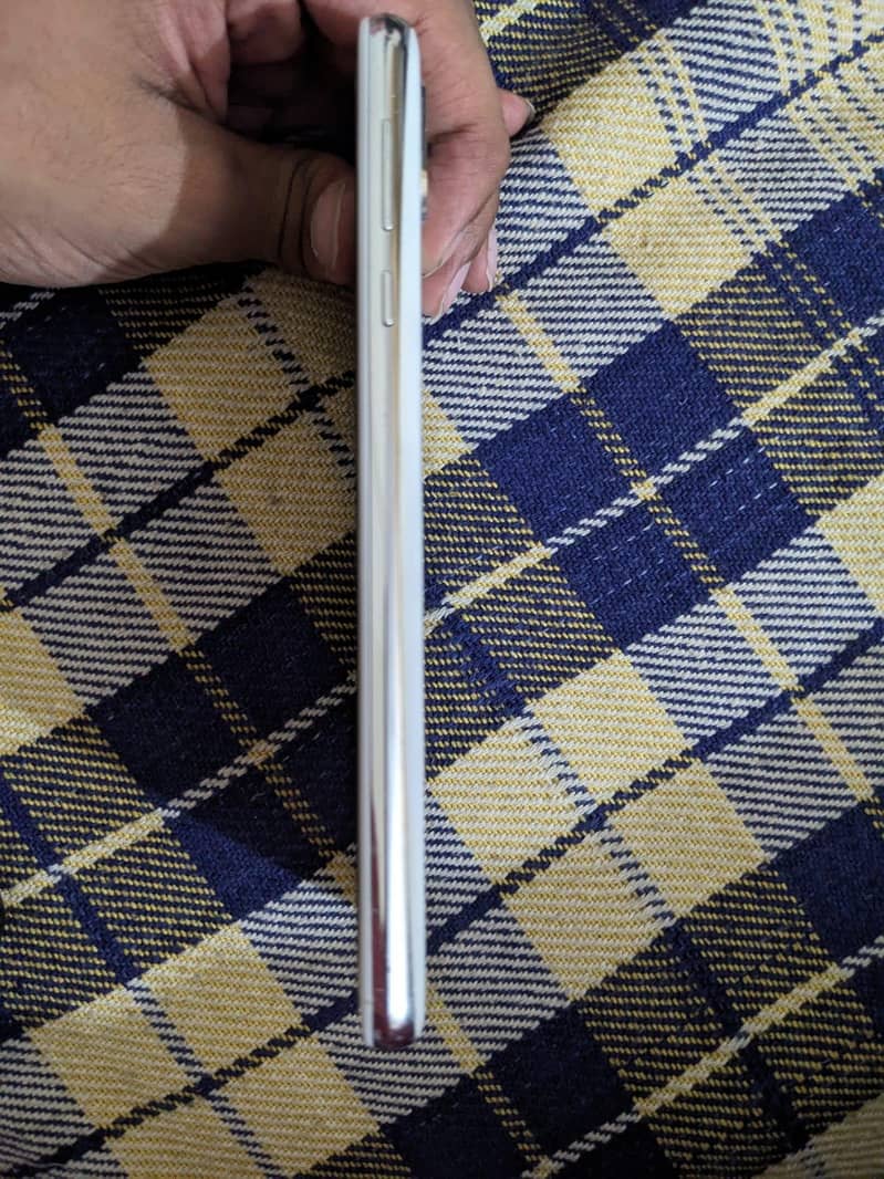 Sharp Aquos R2 2