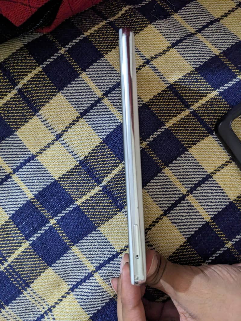 Sharp Aquos R2 3