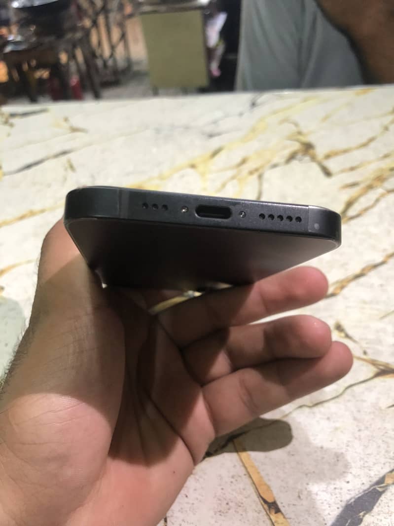 Apple iPhone 17e 3