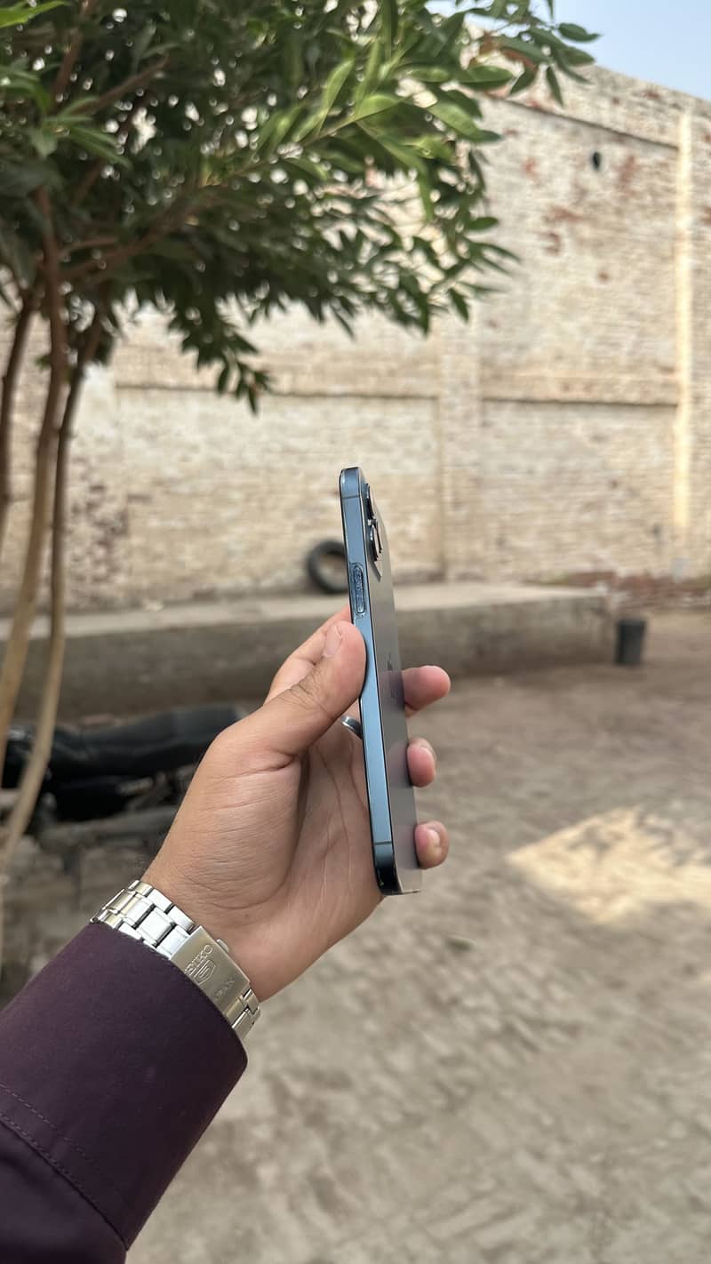 Apple iPhone 12 Pro Max 4