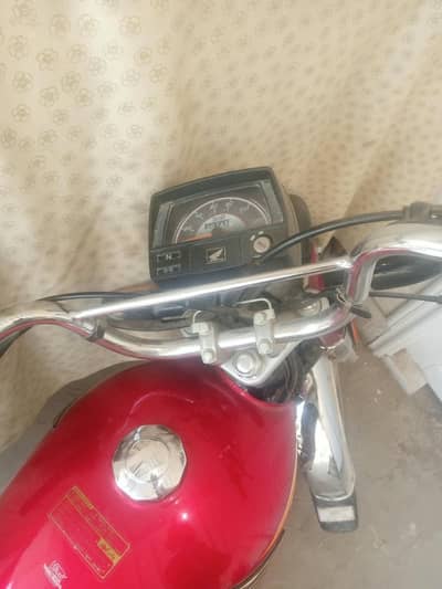 fresh condition 10/10 Sirius buyer rabta krain 745km total chli hui ha