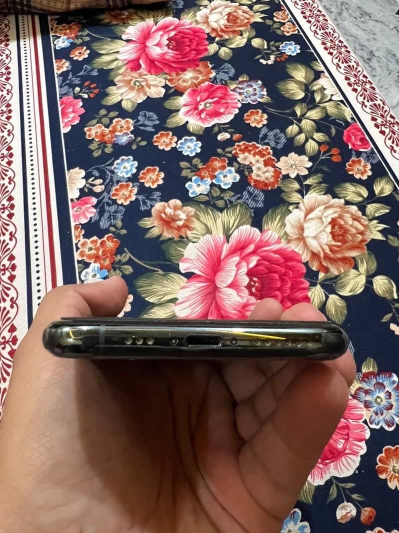 Apple iPhone 11 Pro 1