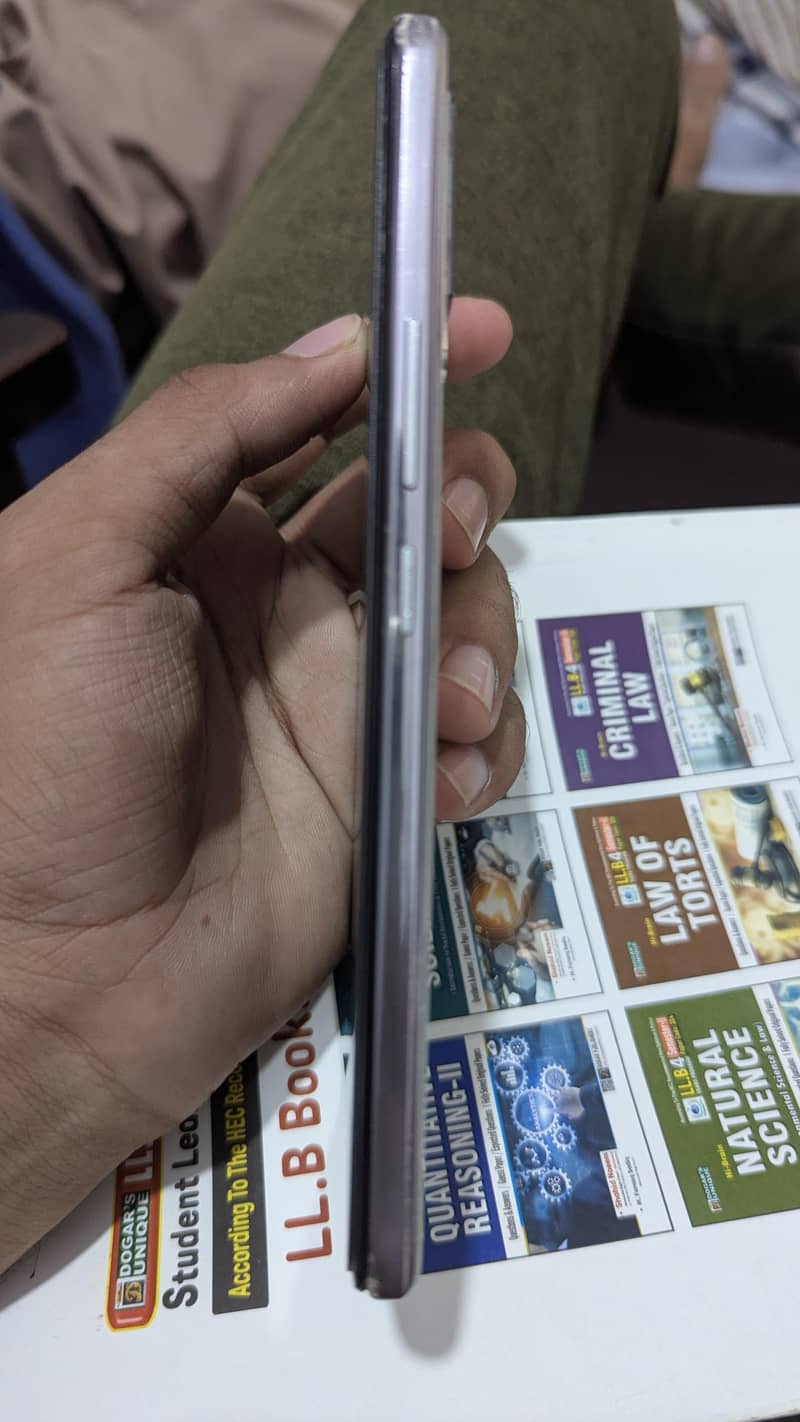 Vivo V21 3