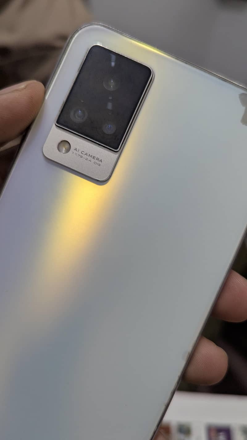 Vivo V21 4