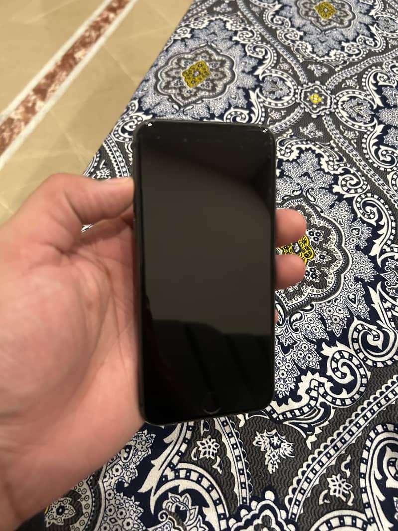 Apple iPhone 8 1