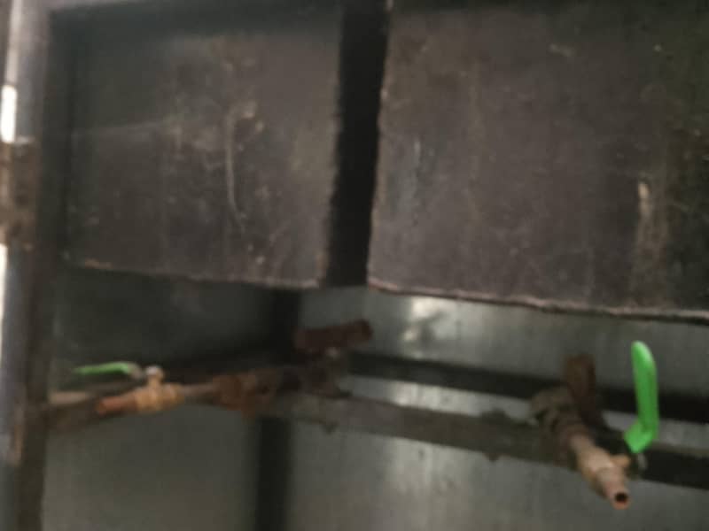 فرائر اور برگر شوارمال کا کاؤنٹر 3