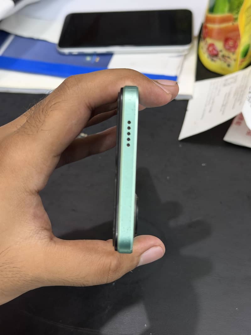 Vivo Y03 4