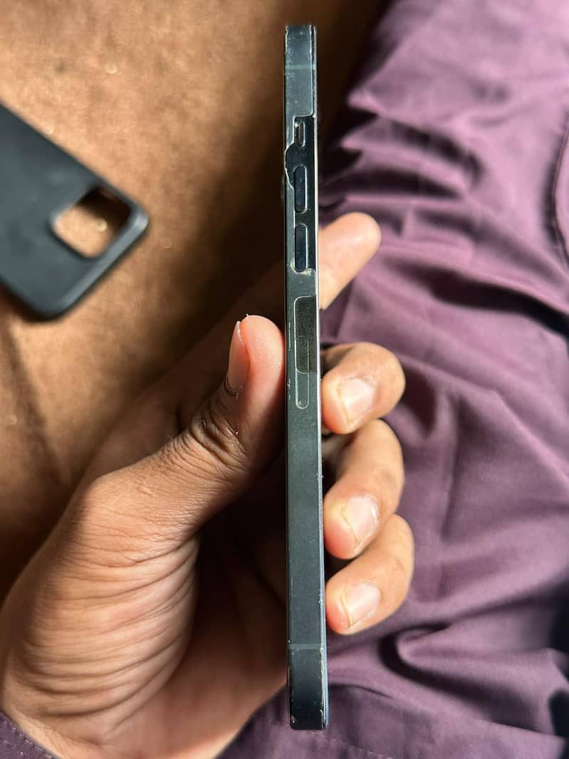 Apple iPhone 12 Pro Max 4