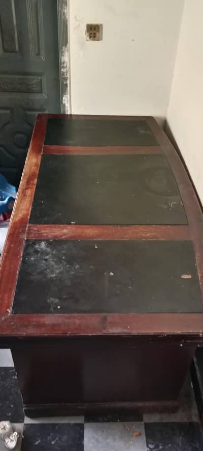 A office counter for sale in Lahore badami bagh condition 10/8