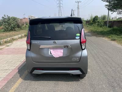 Nissan Dayz 2019 S Hi brid x pro Piolat . (top of line)