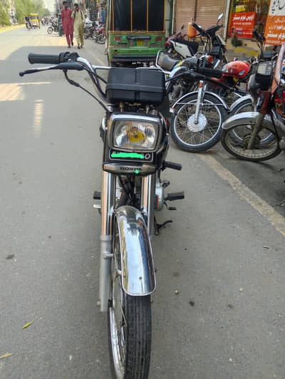 Honda 125 black