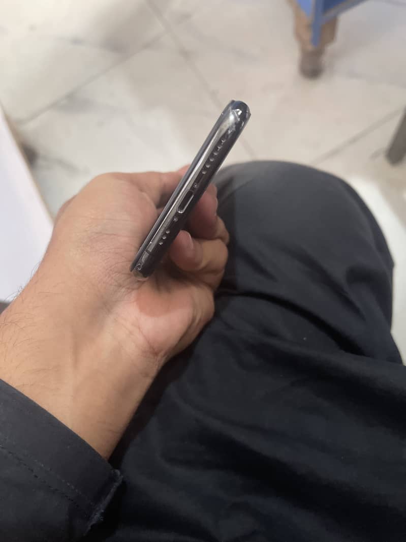 Apple iPhone XS 1