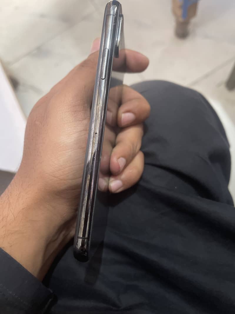 Apple iPhone XS 5