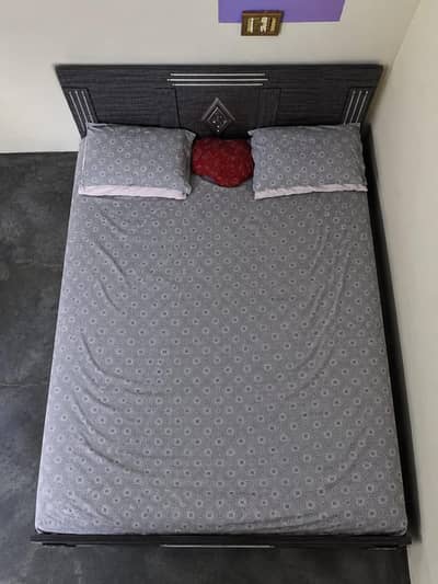 Bed and side glasstable