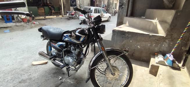 honda 125 black colour modal 2024/2025 condition saaf ha all ok ha koi