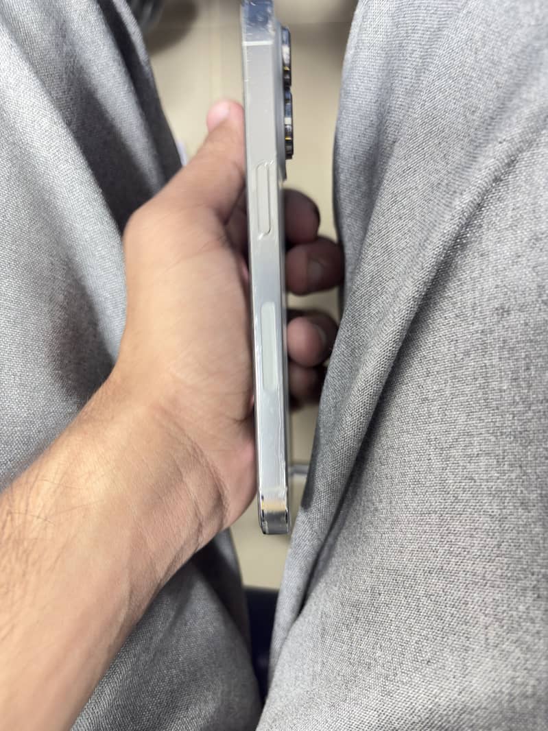 Apple iPhone 14 Pro 3