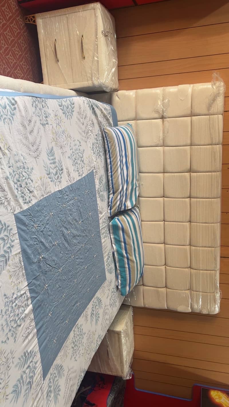 Bed with side tables 0
