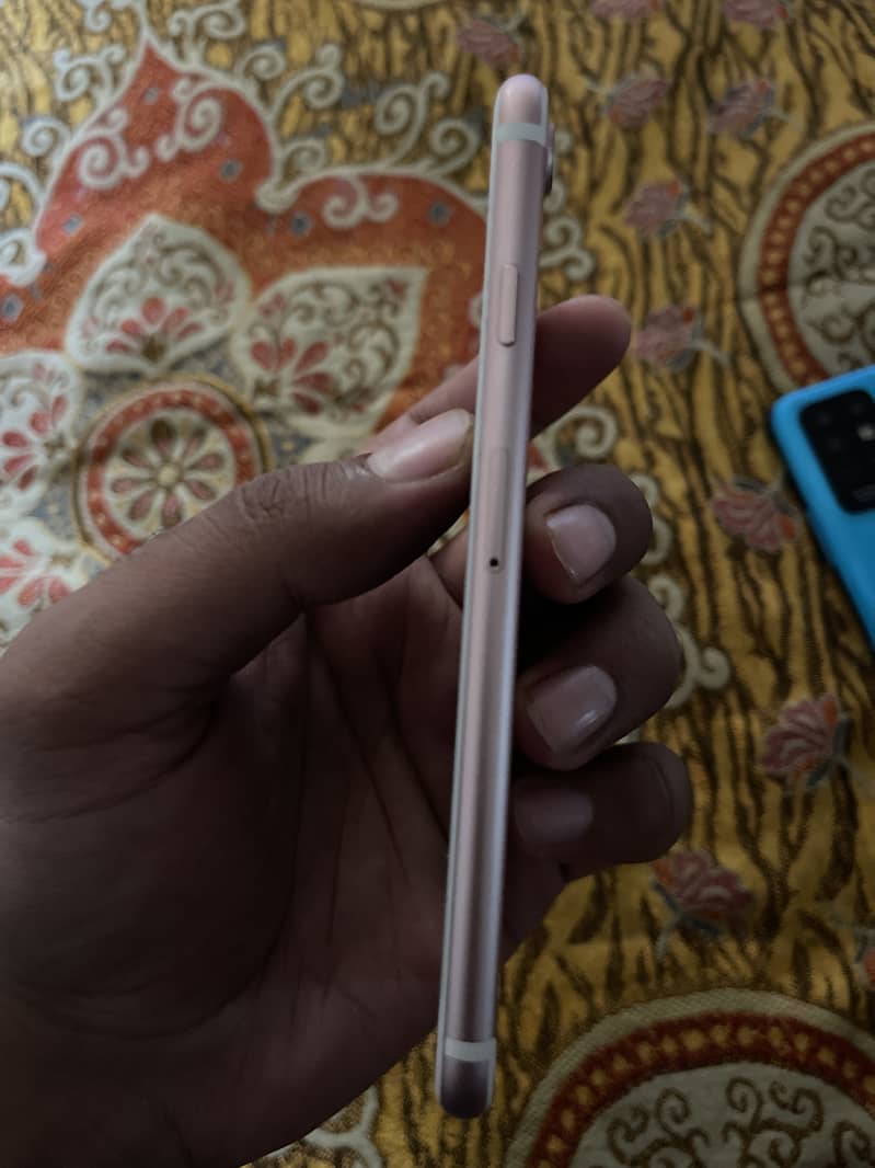 Apple iPhone 7 2