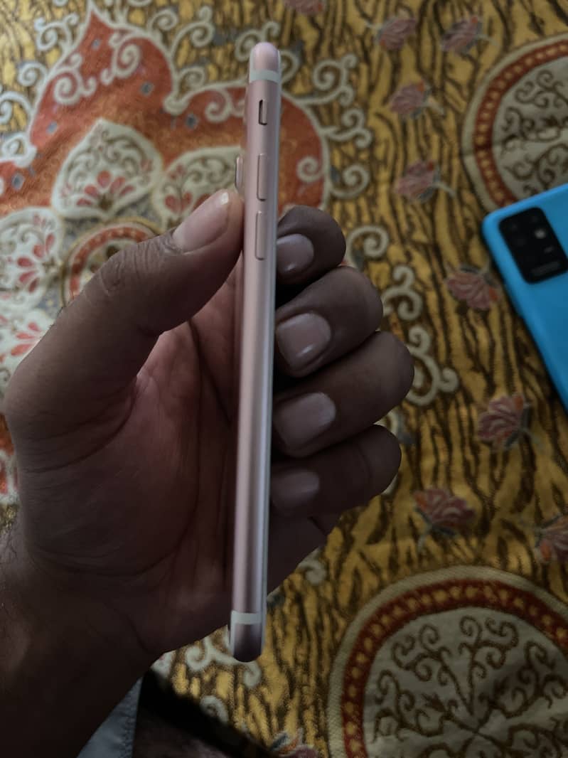 Apple iPhone 7 3