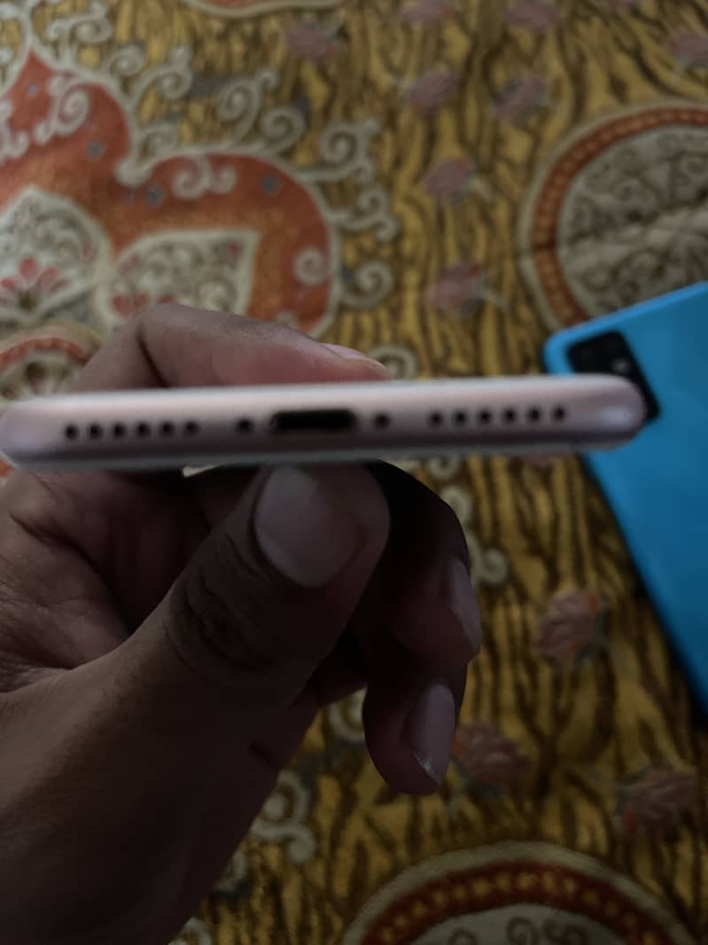 Apple iPhone 7 4
